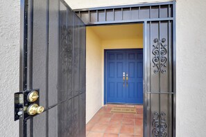 Exterior detail - Tucson Townhome w/ Private Patio & Mtn Views! (Tucson)