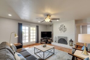 Fireplace - Tucson Townhome w/ Private Patio & Mtn Views! (Tucson)