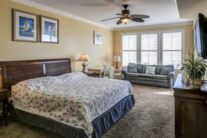 3 habitaciones, tabla de planchar con plancha y cuna de viaje