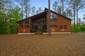 Exterior - Shady Creek Lodge- 5 Bedroom, 4 kings plus bunk room! (Broken Bow)