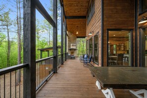 Terrace/patio - Shady Creek Lodge- 5 Bedroom, 4 kings plus bunk room! (Broken Bow)
