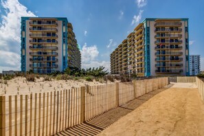 Property grounds - Braemar Towers Condo w/ Free WiFi, AC, Ocean View, Private W/D, Shared Pool (Ocean City)