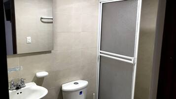 Comfort House | Bathroom | Shower, towels