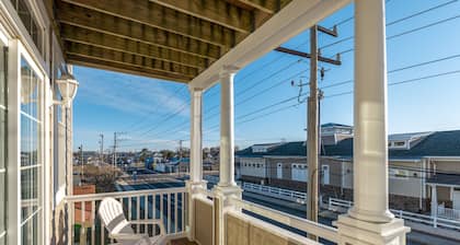 Saint Louis Ave townhouse central AC & private washer/dryer - near the ocean