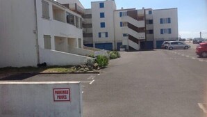 A parking area with a sign indicating 'PARKINGS PRIVES'.