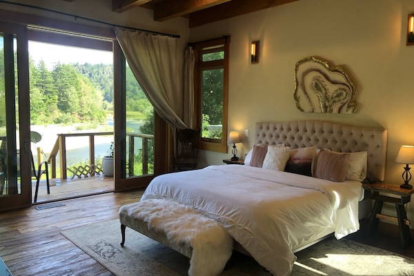 4 bedrooms, free WiFi, bed sheets