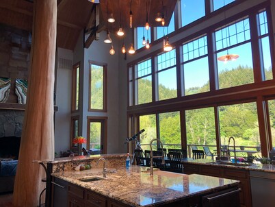THE ONLY LUXURY RIVER FRONT PROPERTY ON THE ELK RIVER. 10 min to beach & town! 