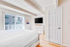 4 bedrooms, WiFi, bed sheets