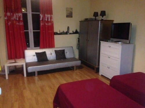 Large studio located opposite the spa park.