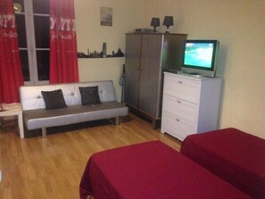 Interior - Large studio located opposite the spa park. (Vittel)