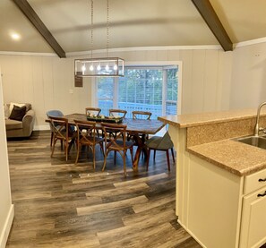 Dining - Palmer & Oak - Entire Lakefront Property on Lake Sinclair + Saltwater Pool (Eatonton)