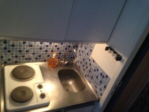 雪櫃、微波爐、洗碗機