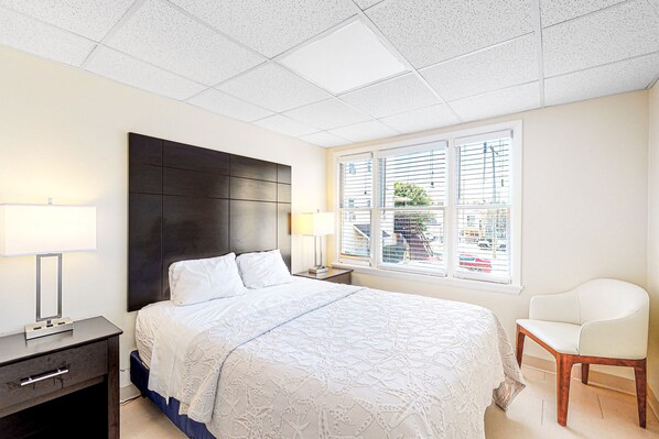 2 bedrooms, iron/ironing board, free Internet, bed sheets