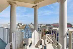 Property grounds - Oceanfront Condo w/Central A/C, WiFi, Shared Pool, Ocean View, Gas Fireplace (Ocean City)
