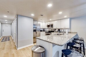 Fridge, microwave, oven, stovetop - Oceanfront condo near golf & the beach with pool, balcony, W/D, & central AC (Ocean City)