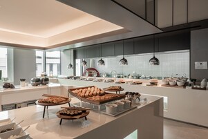 Premium bedding, in-room safe, desk, laptop workspace