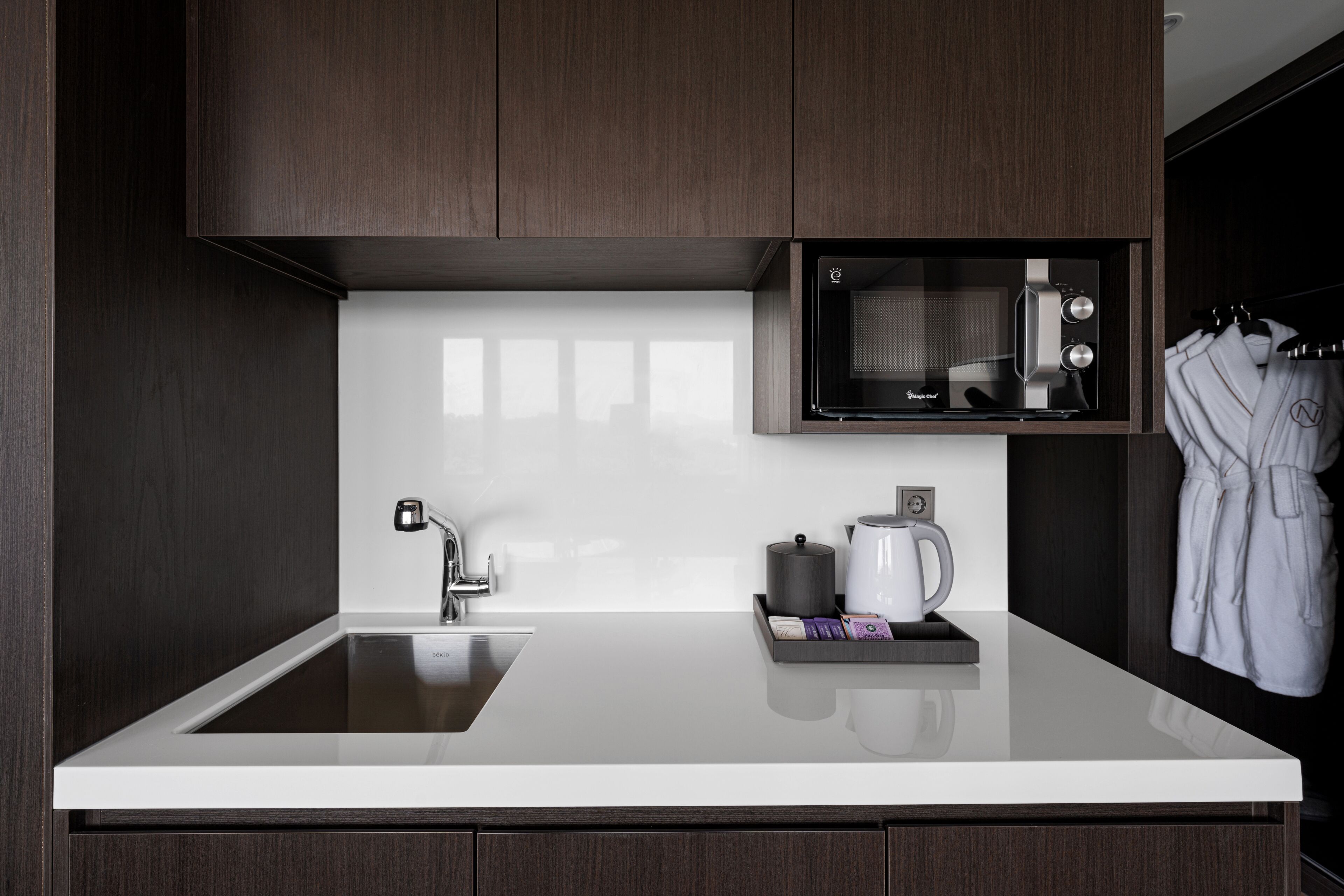 microwave, coffee/tea maker, electric kettle