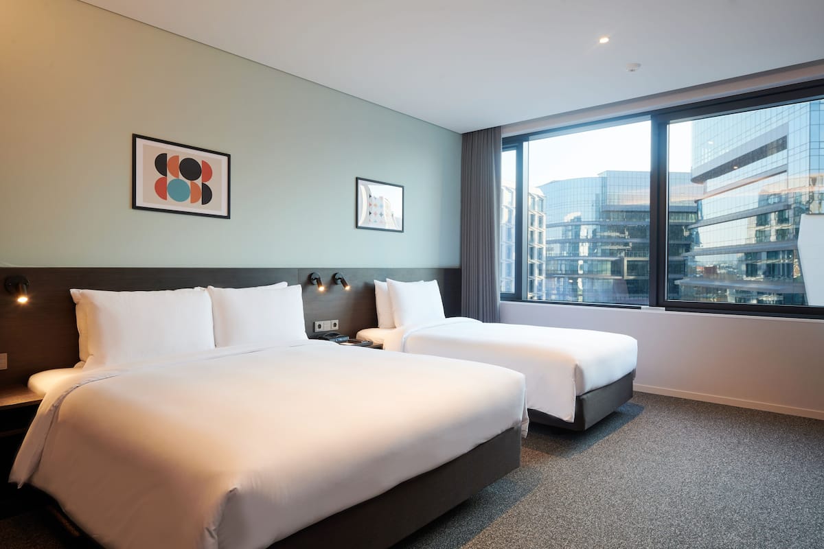1 bedroom, premium bedding, in-room safe, desk