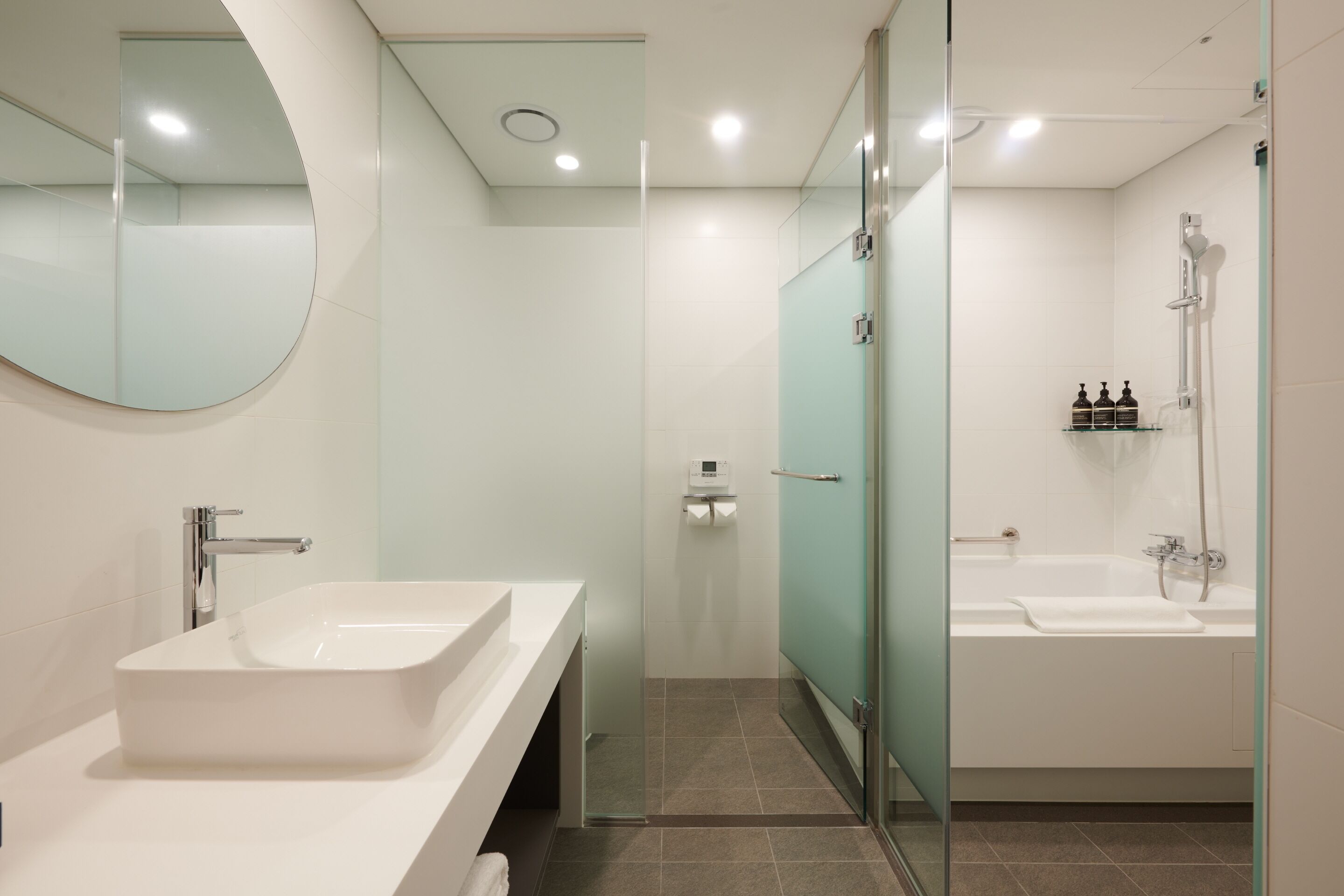 premium bedding, in-room safe, desk, laptop workspace