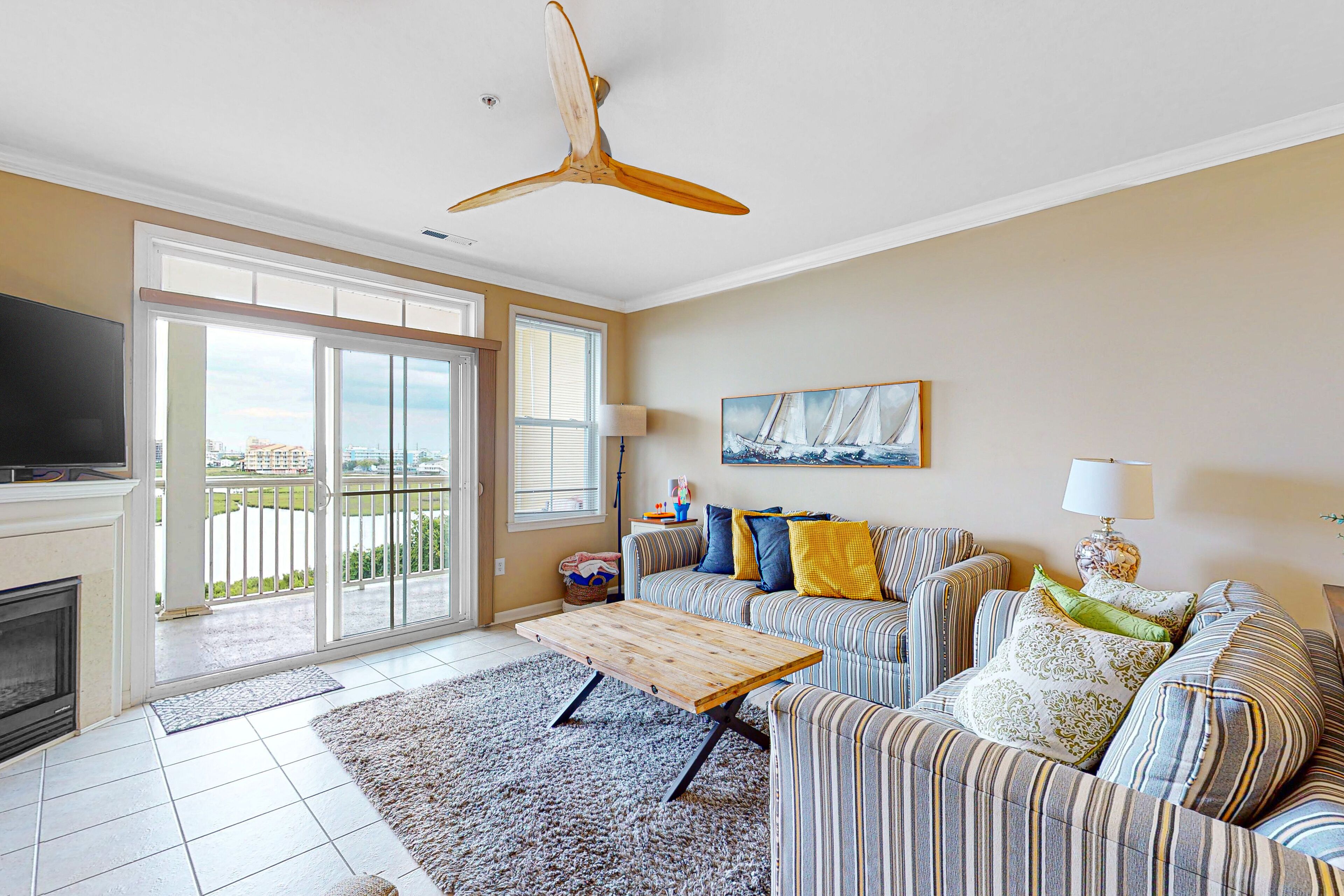 Amazing Family Condo w/ AC, Private W/D, Shared Pool, Free WiFi, & Bay Views