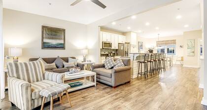 Seaside Village Townhouse w/Private W/D, Shared Pool, WiFi, AC - Soak Up The Sun