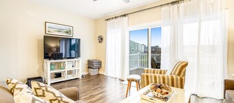 Seaside Village Townhouse w/Private W/D, Shared Pool, WiFi, AC - Soak Up The Sun