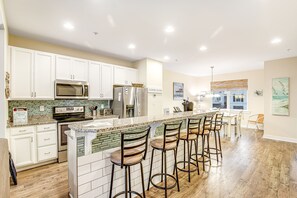 雪櫃、微波爐、焗爐、爐具