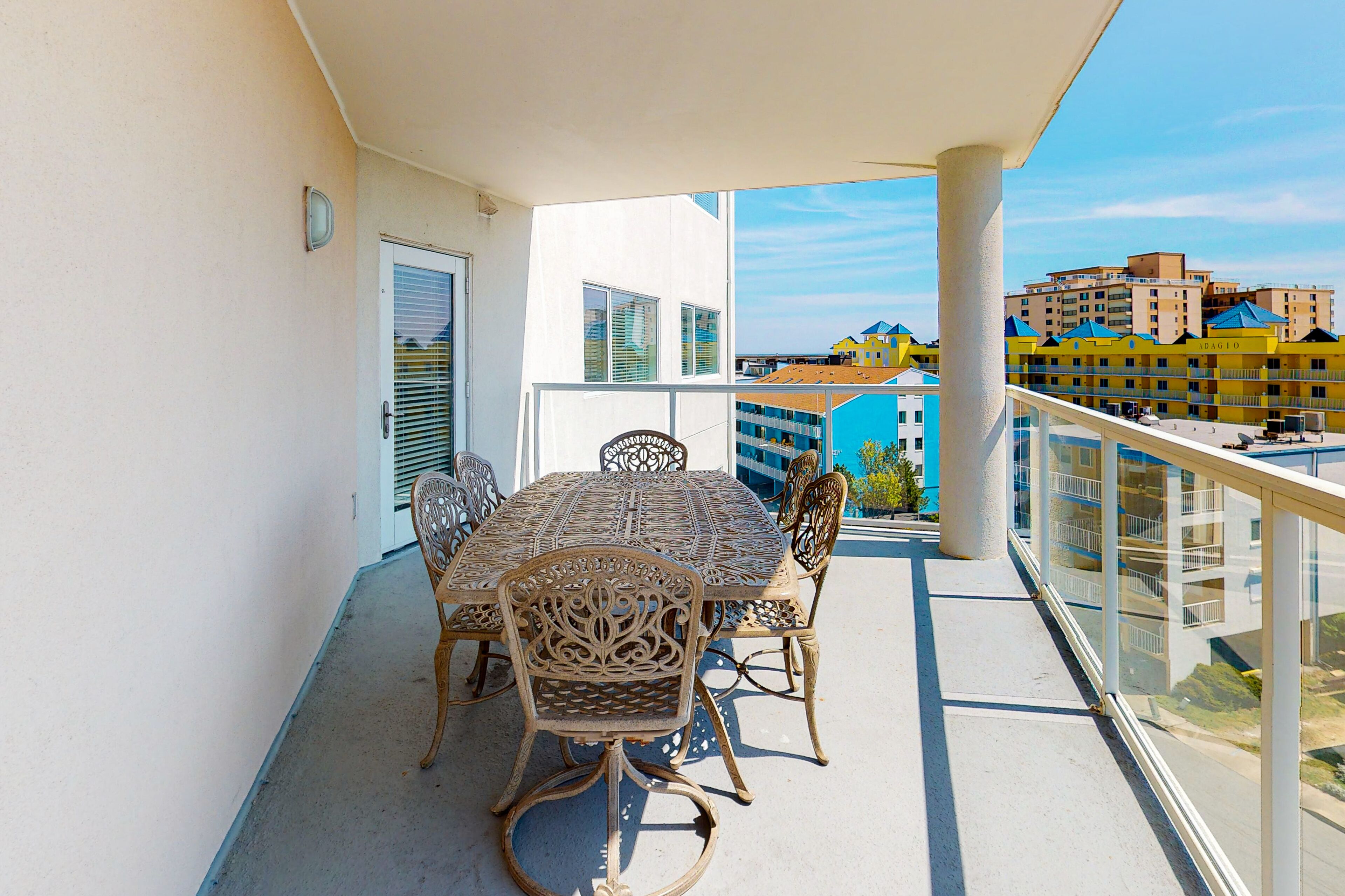 Meridian Condo w/ Ocean View, WiFi, AC, W/D, Shared Pool/Gym - Steps to Beach