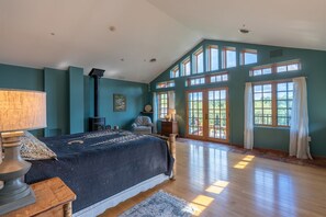 6 bedrooms, desk, free WiFi, bed sheets - Luxury Lake Placid Waterfront Escape w/ AC, Indoor Pool & Boathouse (Lake Placid)