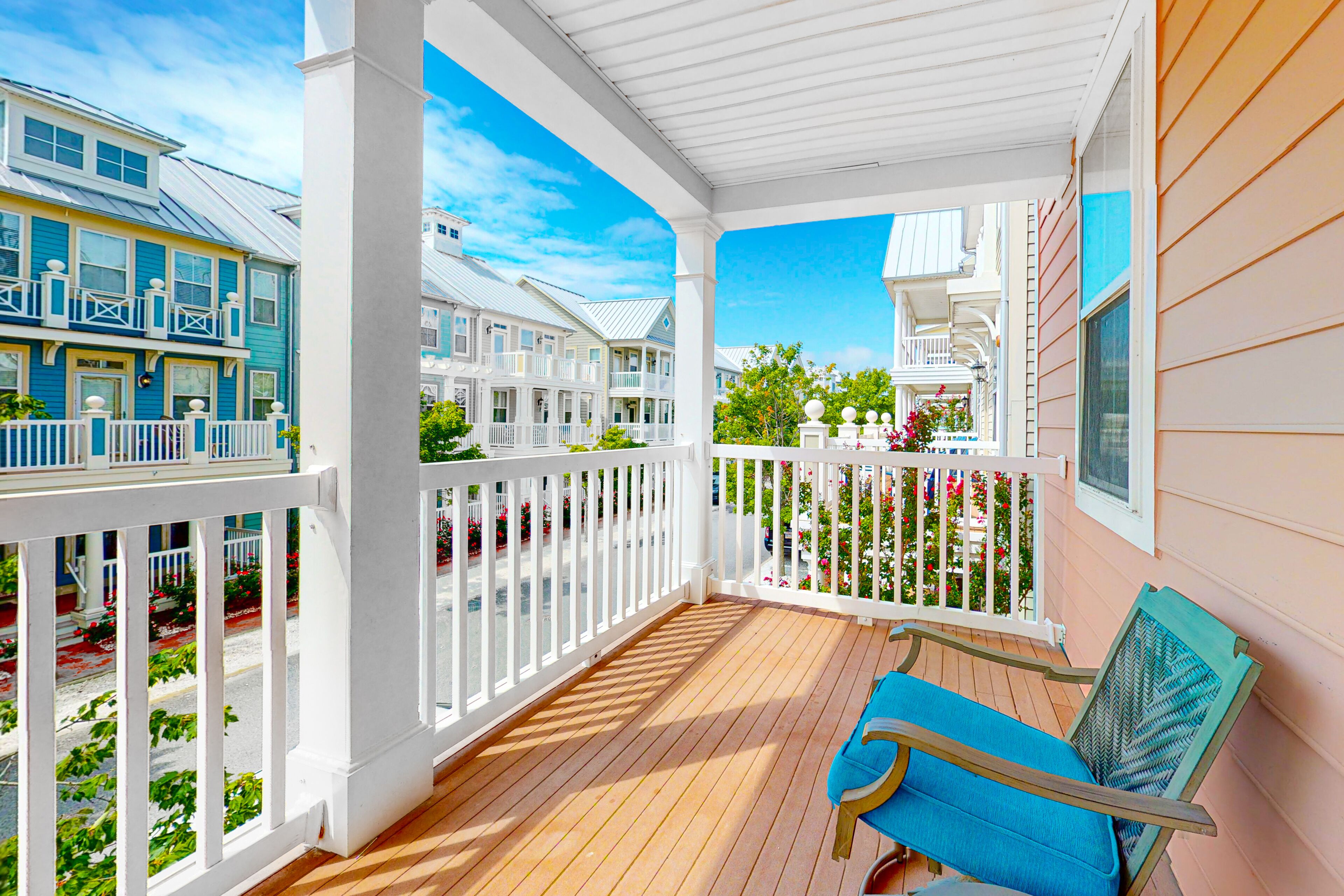 Spectacular House Near Bay w/Shared Pool, Water Views, Private W/D, AC, WiFi