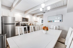 Fridge, oven, stovetop, coffee/tea maker