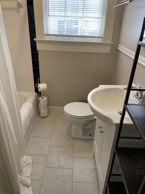 Combined shower/bathtub, hair dryer, towels, soap