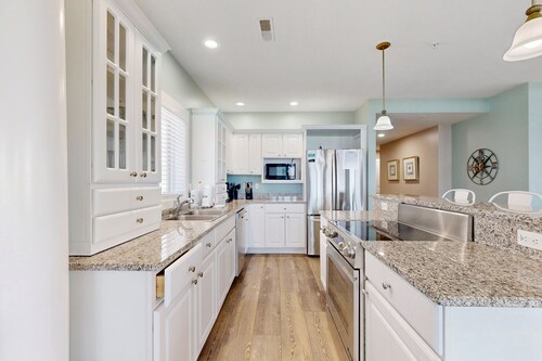 Luxury Key Largo Penthouse w/ Ocean View, WiFi, AC, W/D - 1/2 Block to Beach