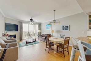 TV - Snowbird-Friendly Condo w/ Free WiFi, A/C, Private W/D, Shared Pool, Ocean View (Ocean City)