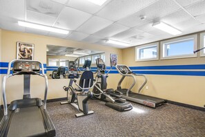 Fitness facility - Snowbird-Friendly Condo w/ Free WiFi, A/C, Private W/D, Shared Pool, Ocean View (Ocean City)