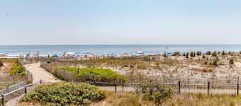 Oceanfront Amber Waves Condo w/Shared Outdoor Pool, AC, WiFi, W/D, Ocean View