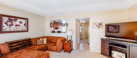 Fernseher, Kamin, DVD-Player