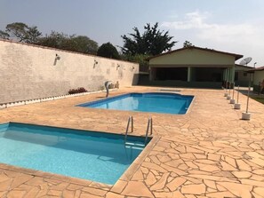 Outdoor pool - Chácara Recanto do Lazer. Price for up to 50 people. (Francisco Morato)
