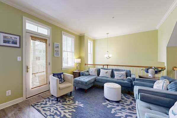 TV, DVD player, stereo - Sunset Island townhome with 3 balconies, AC, WiFi, & pools - walk to beach (Ocean City)