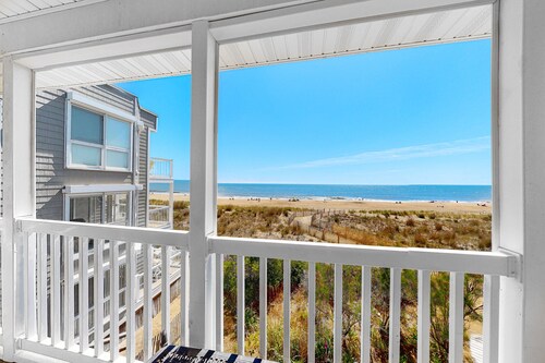 Oceanfront Happy House duplex with ocean view, WiFi, W/D, & direct beach access