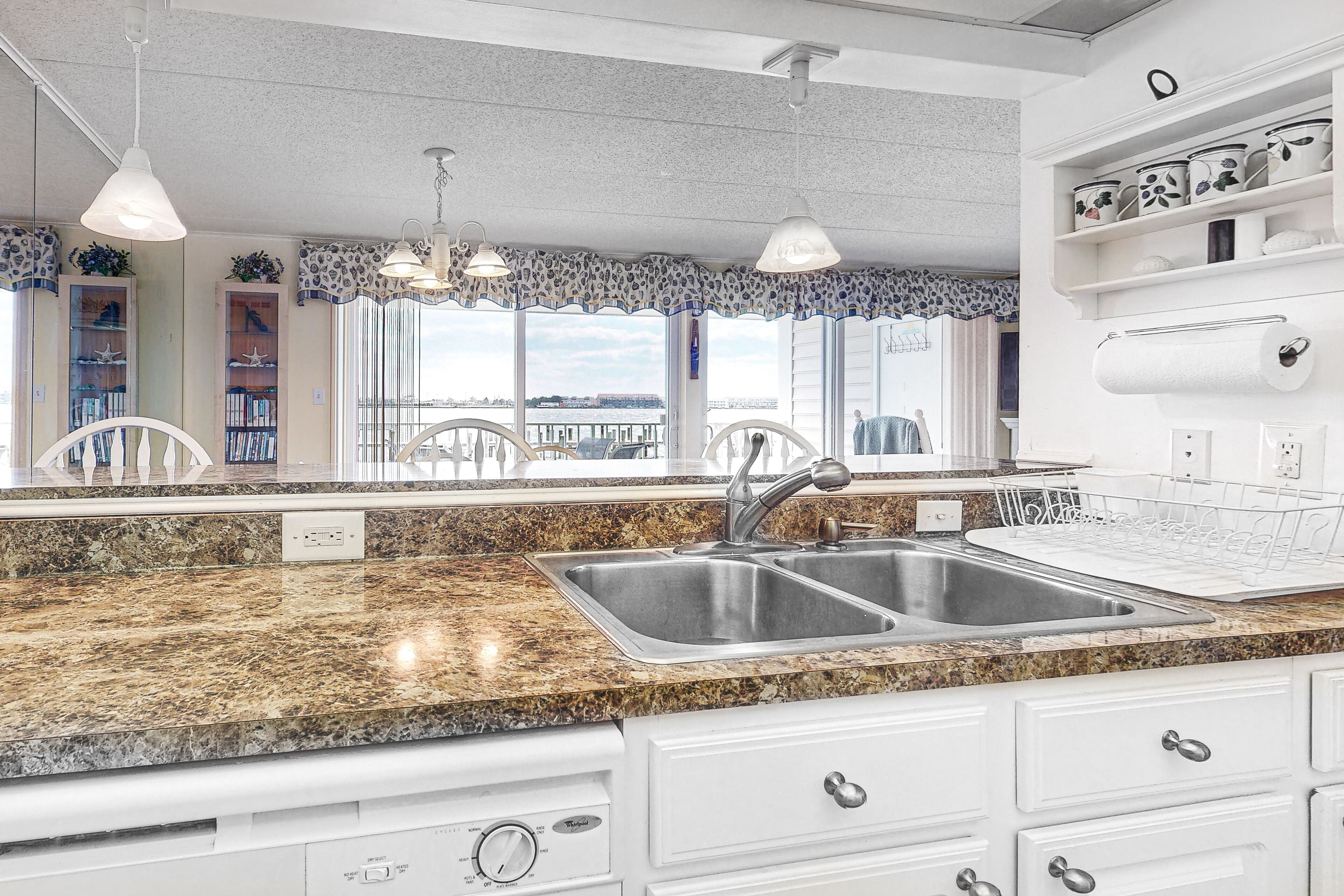 Kylskåp, mikrovågsugn, ugn och spishäll