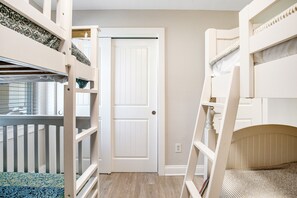 3 chambres, fer et planche à repasser, Wi-Fi, draps fournis