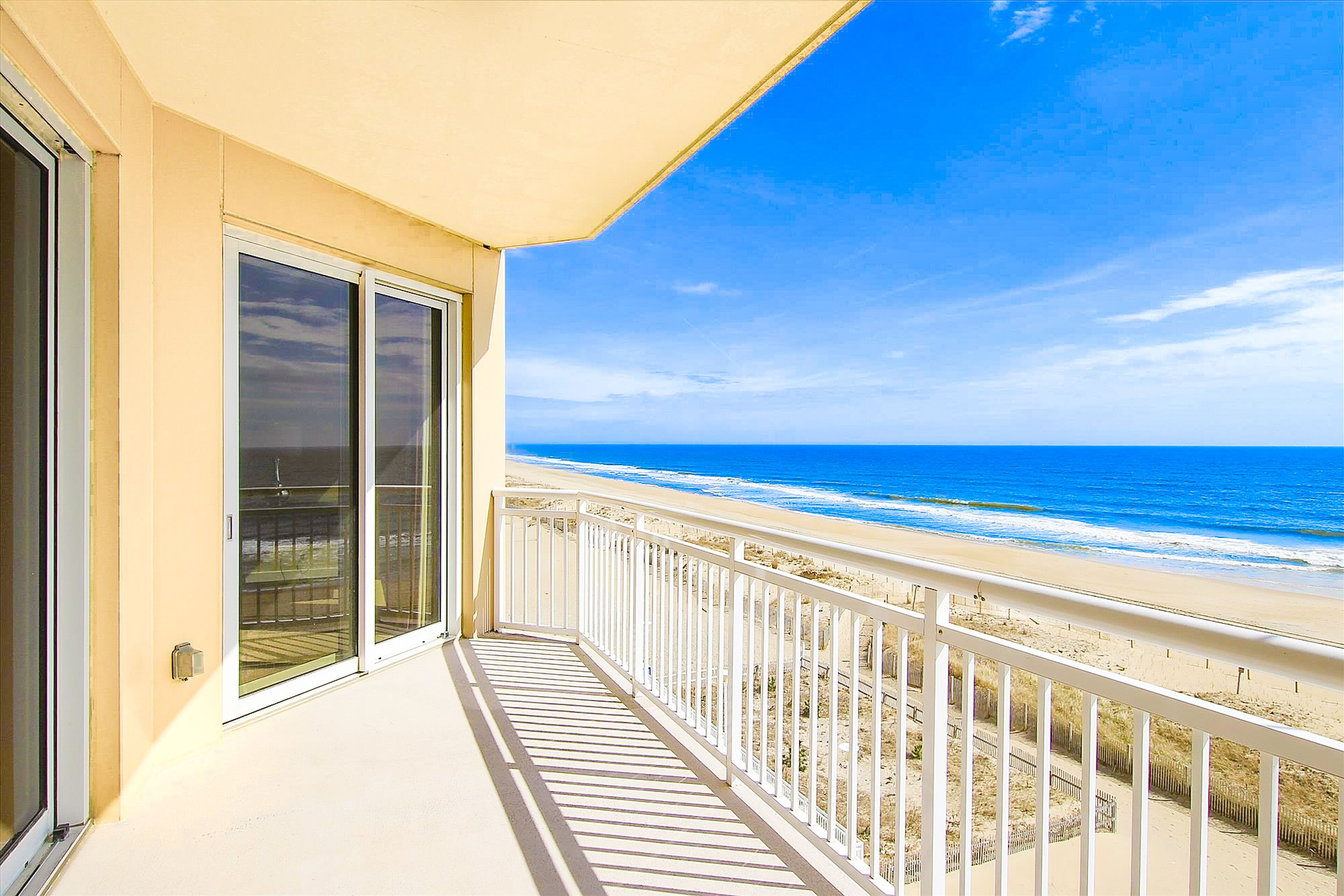 Oceanfront Gateway Grand Condo w/ AC, Ocean View, WiFi, W/D & Shared Pools
