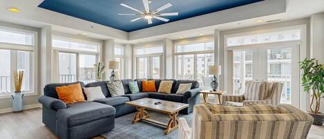 テレビ、DVD プレーヤー