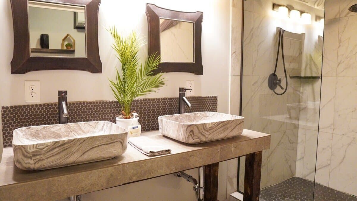 Shower, towels