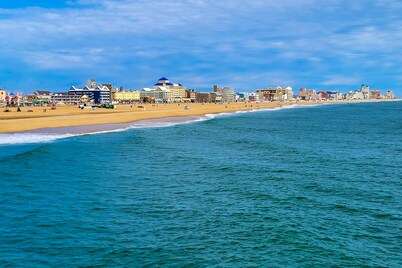 Charming house & casita near the ocean with private pool, W/D & central AC