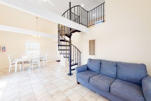 Televisión, chimenea y reproductor de DVD 