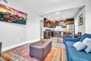 Een televisie en een kantoor