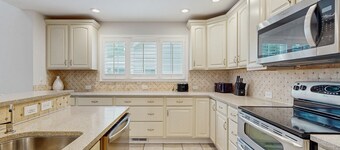Salt Pond house with W/D, pools, & hot tub - near beach & dining