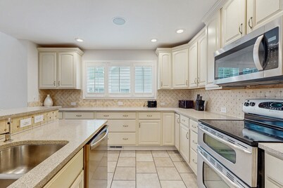 Salt Pond house with W/D, pools, & hot tub - near beach & dining